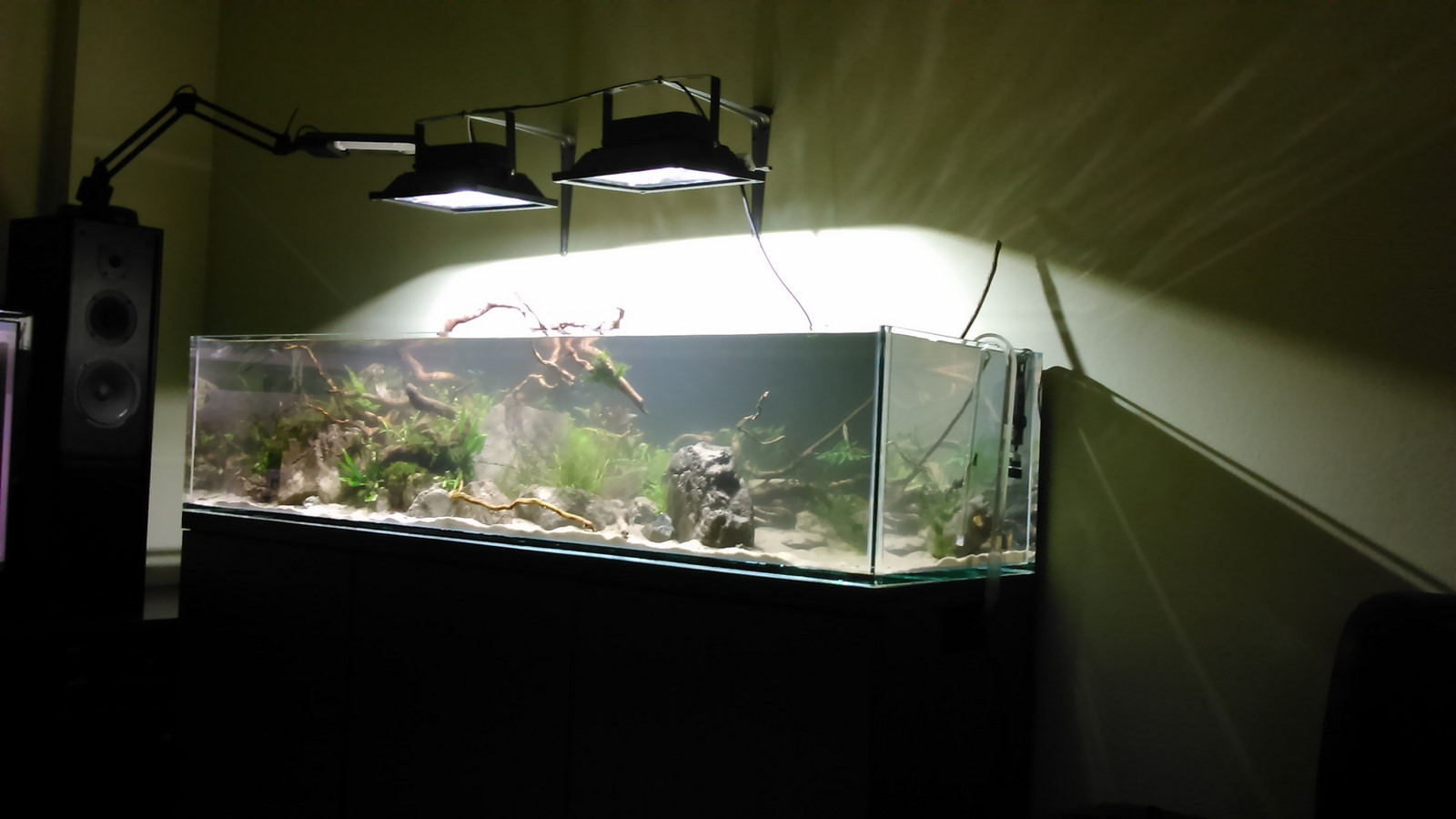 LED osvetlenie nad akváriom